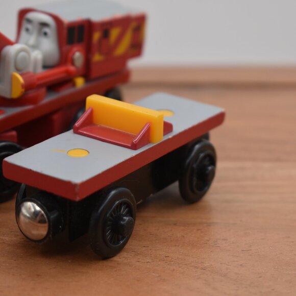 Rocky Magnetic Crane Front and Back Cars Thomas & Friends Wooden Railway… - Picture 4 of 12